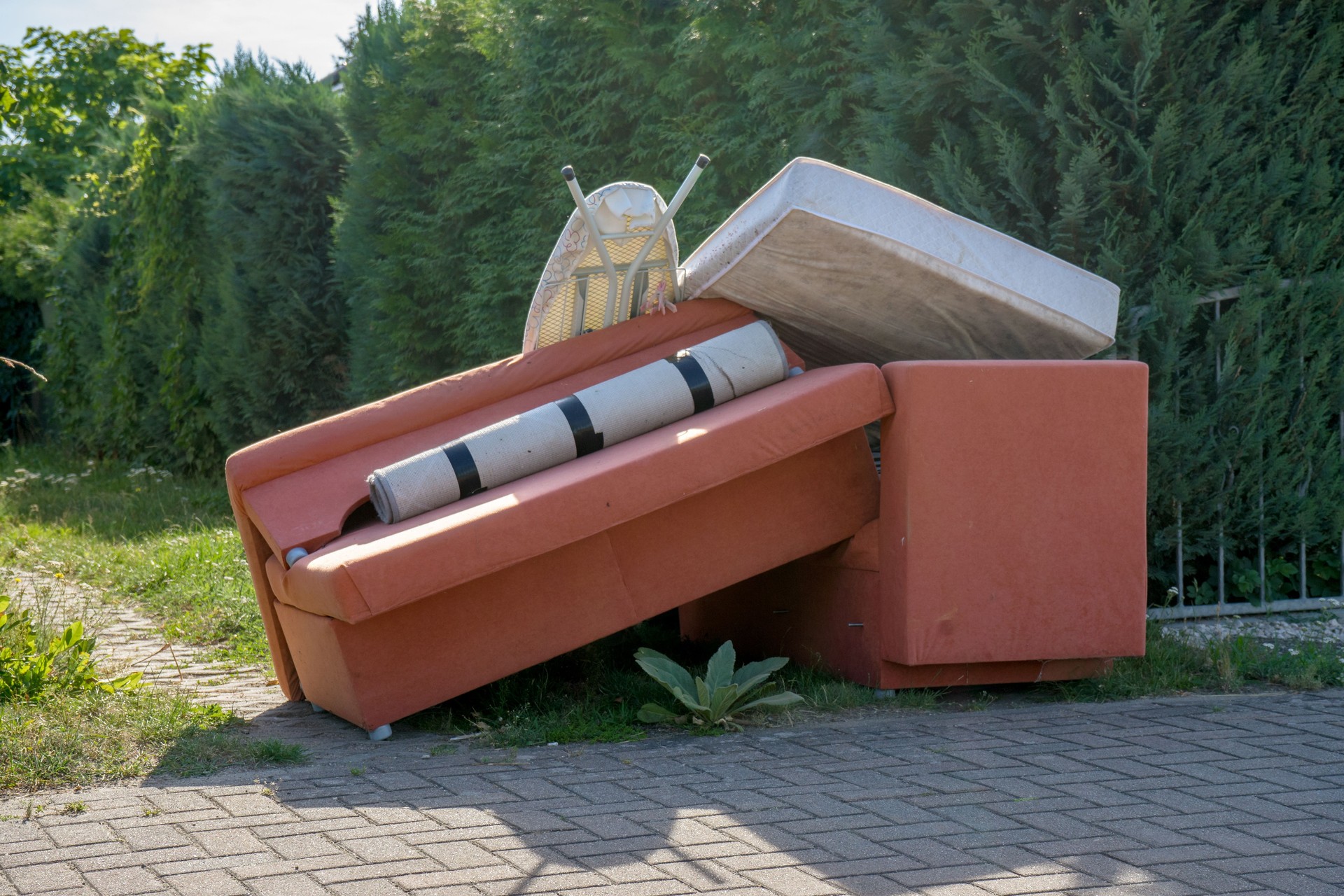 Bulky garbage heap